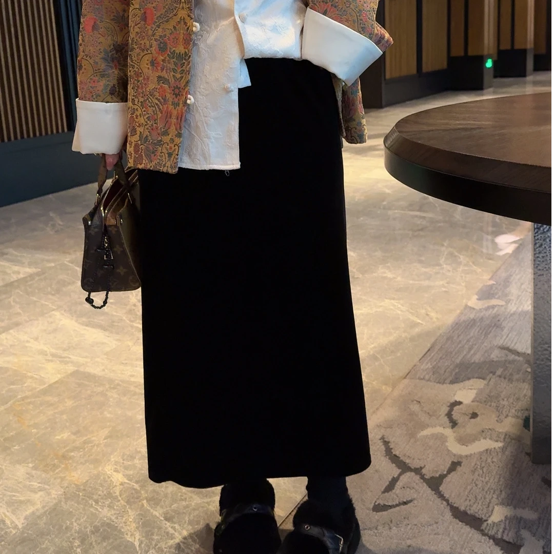 《丝绒裙》显瘦气质黑色丝绒半身裙