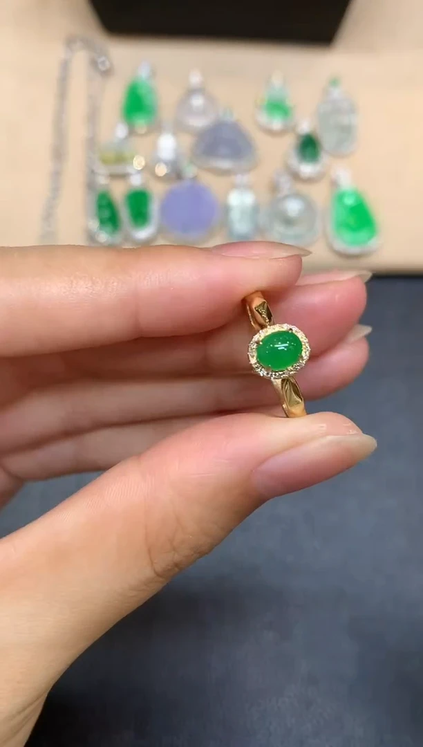 18K金镶嵌戒指翡翠蛋面【无服务费