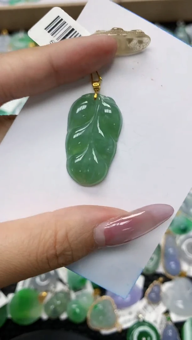 翡翠18K金镶嵌颈饰1111111111