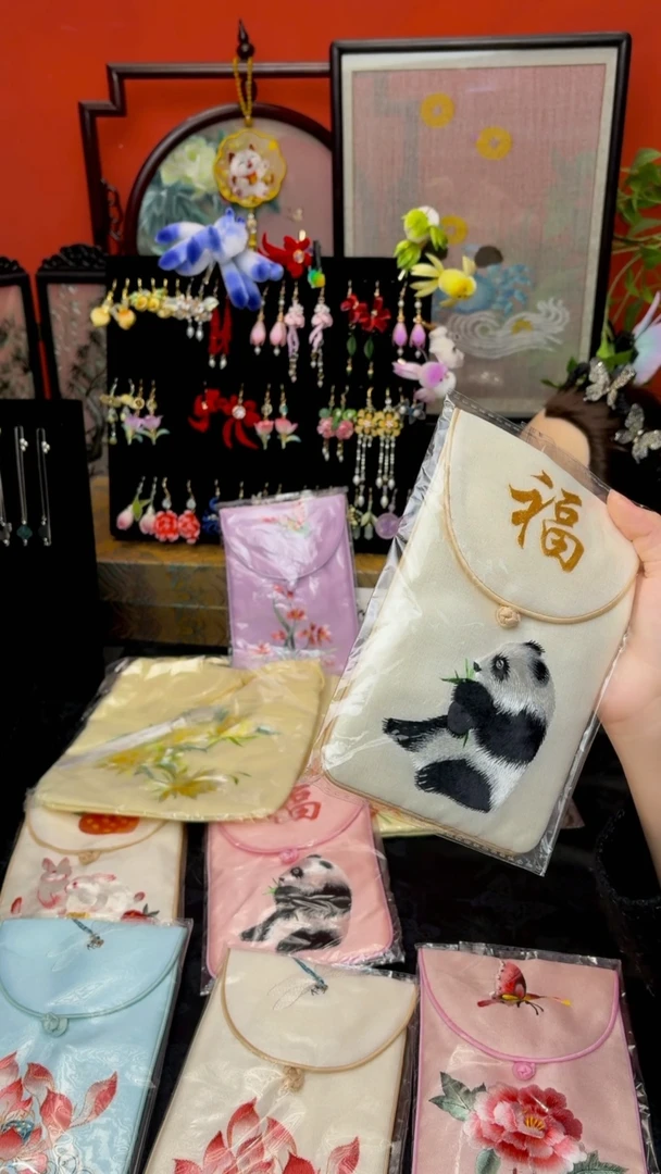 刺绣向**生非遗手工绒花饰品