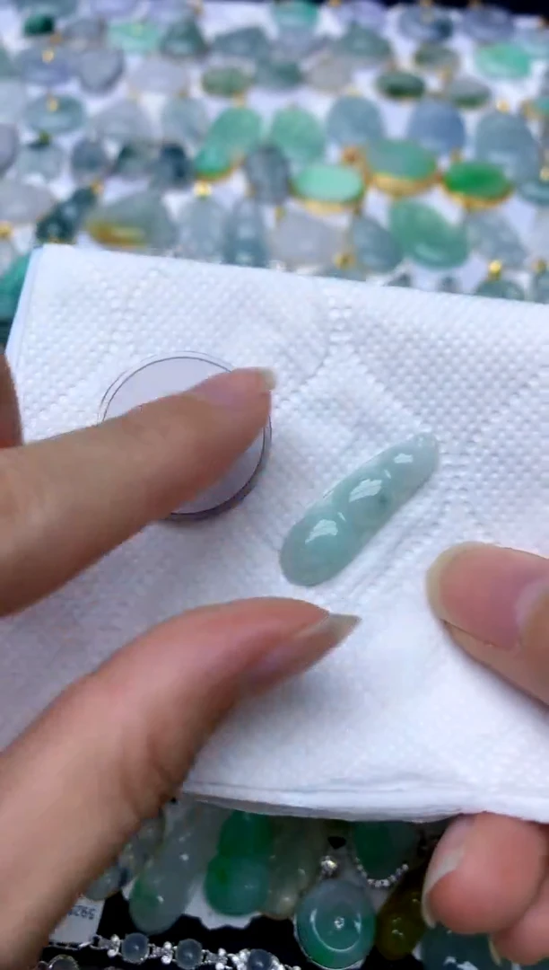 颈饰未镶嵌翡翠天然A货翡翠