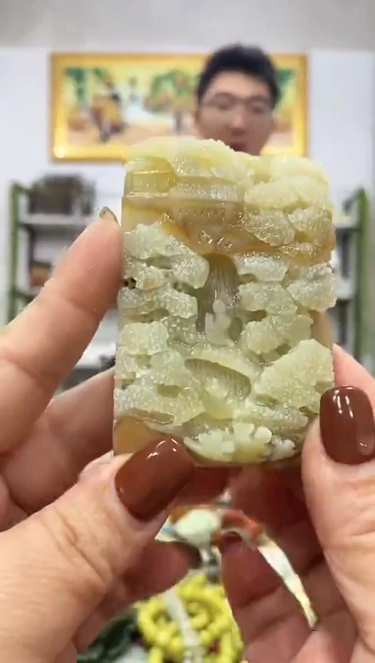 未镶嵌蛇纹石玉吊坠