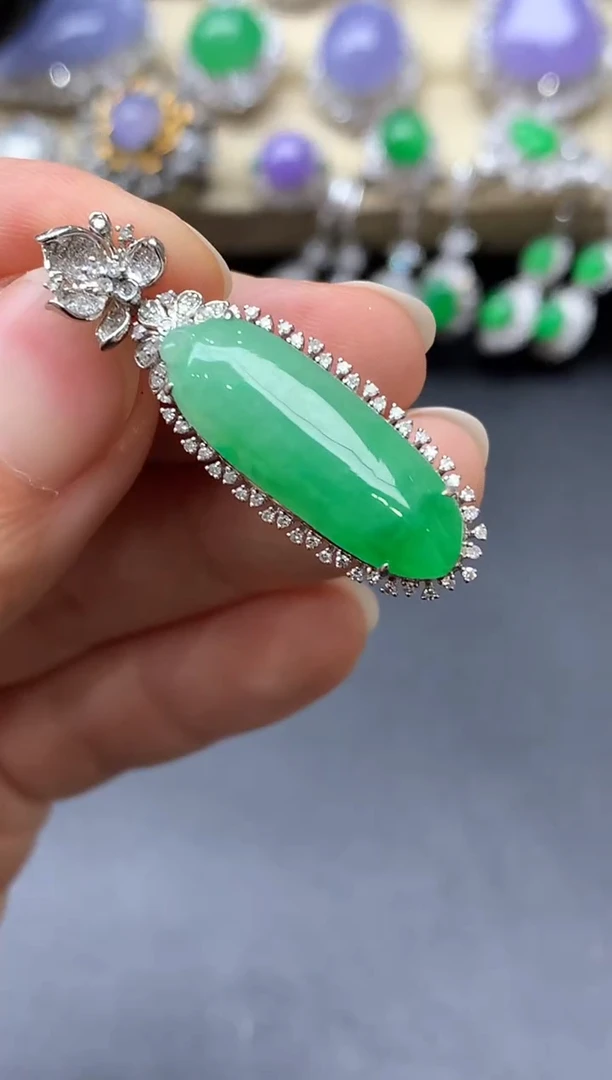 颈饰18K金镶嵌翡翠400中国好珍宝