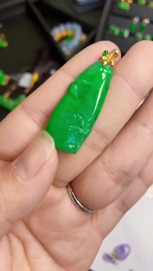 【闪购商品】翡翠颈饰未镶嵌叶子