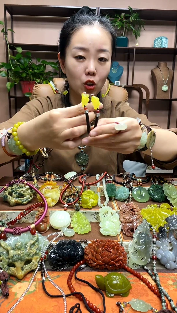 未镶嵌岫玉吊坠多样性发货发其中之一
