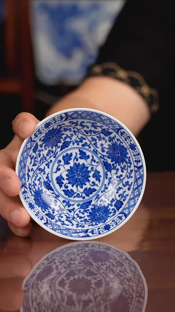 柴窑青花缠枝主人杯