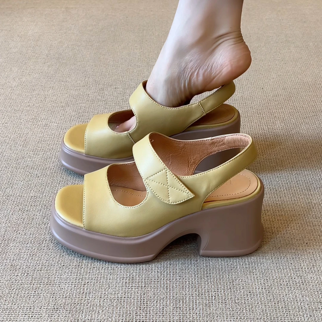 RubyL/7cm休闲通勤魔术贴舒适百搭纯色增高厚底粗跟露趾凉鞋女款
