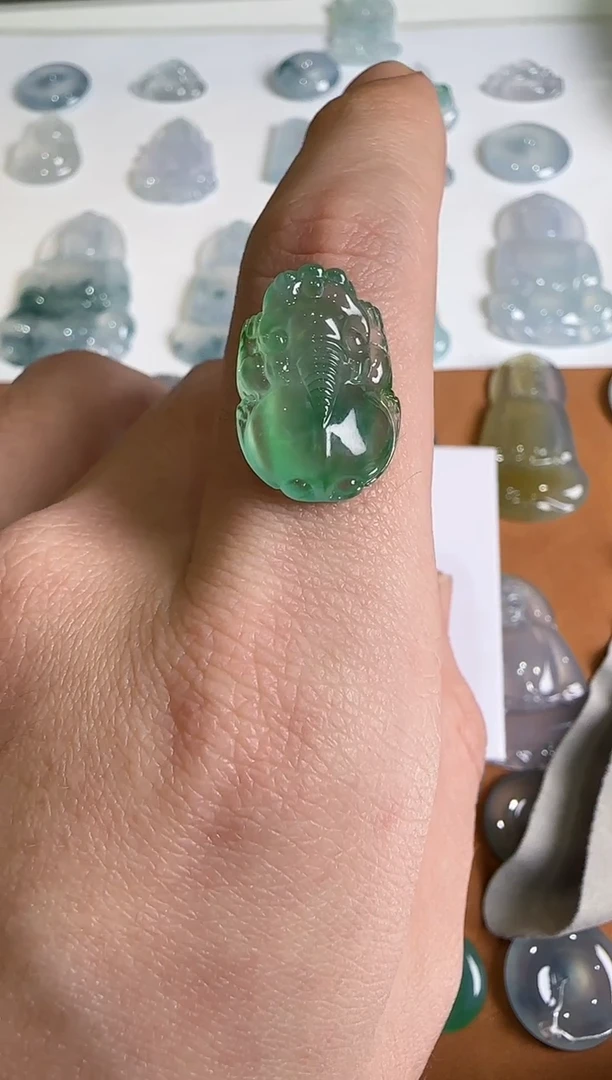 吊坠(不含链)未镶嵌翡翠.