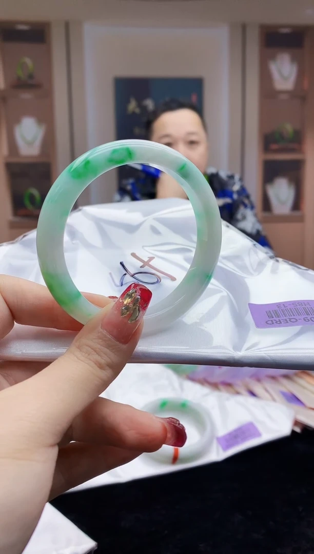 【闪购商品】翡翠手镯未镶嵌   H85-13H85-13
