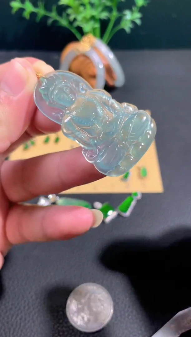 颈饰18K金镶嵌翡翠翡翠