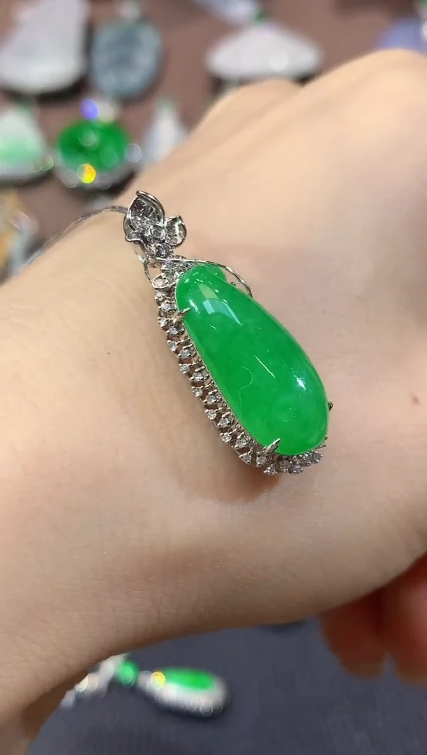 吊坠(不含链)18K金镶嵌翡翠D21