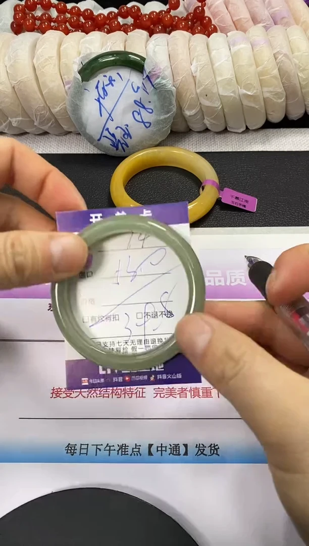 未镶嵌手镯石英质玉14