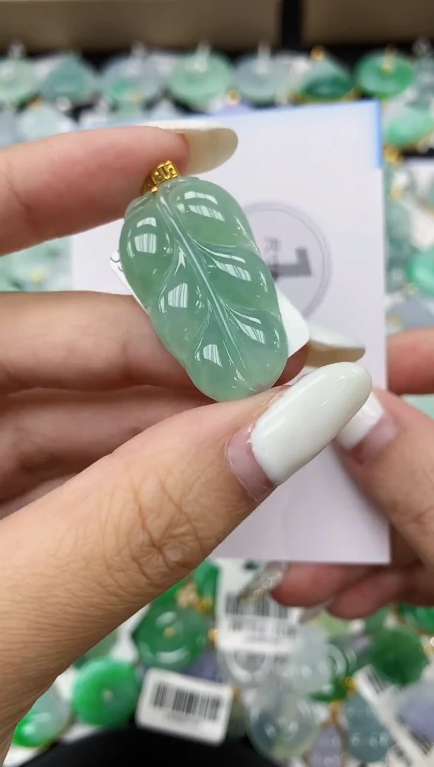 颈饰18K金镶嵌翡翠11111111111