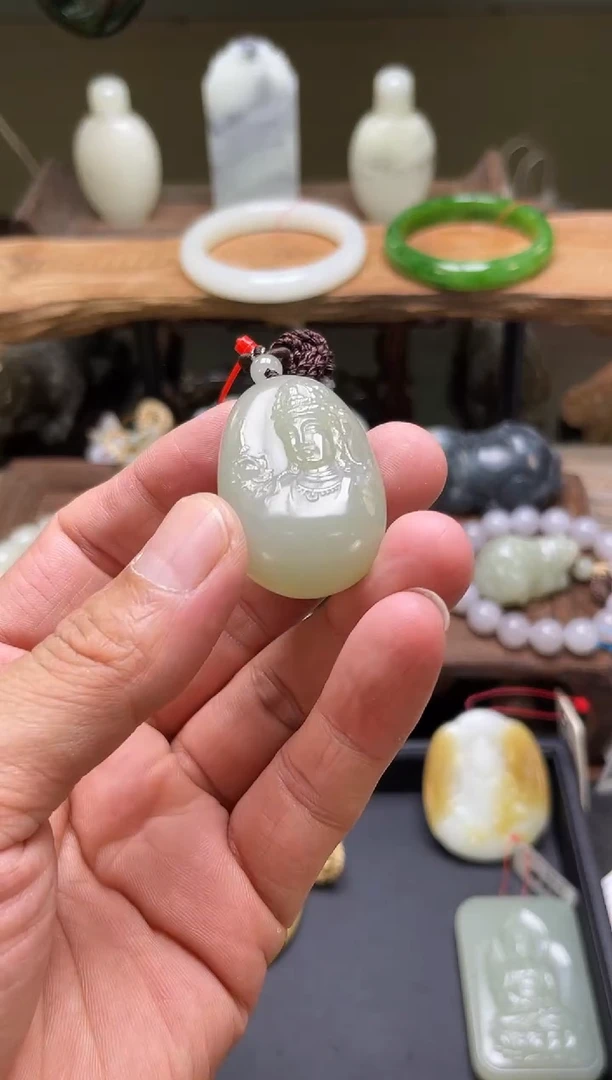 和田玉未镶嵌吊坠(不含链)且末迪克兰 观音随形900646