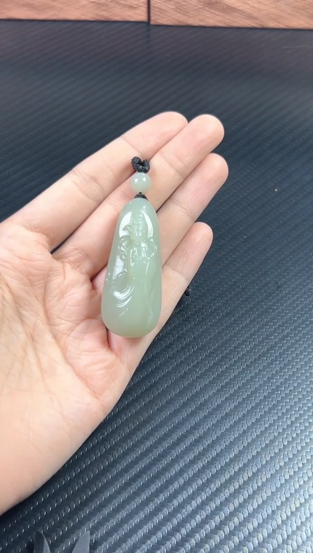 吊坠(赠链)未镶嵌和田玉且末微色差近矿