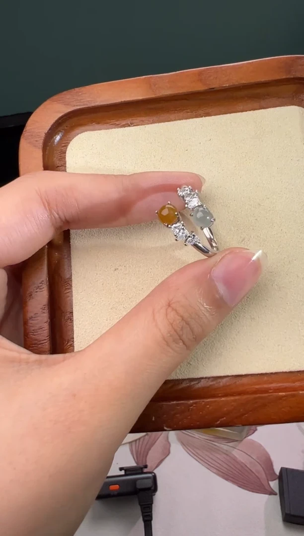 定制翡翠未镶嵌双色蛋面戒指