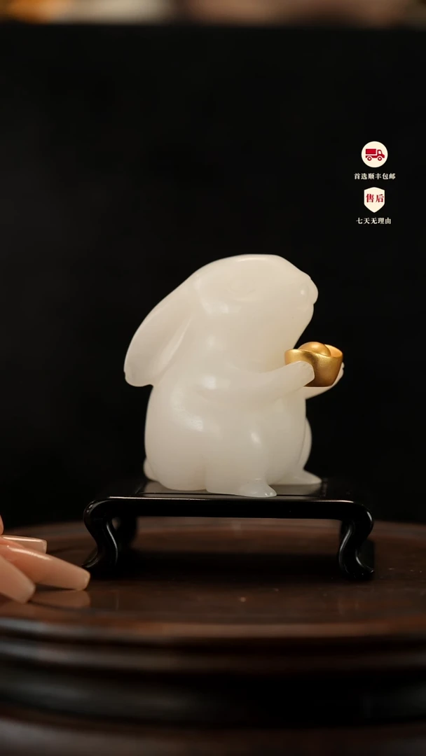 云南石荔枝白雕刻：元宝兔摆件（荔枝白）