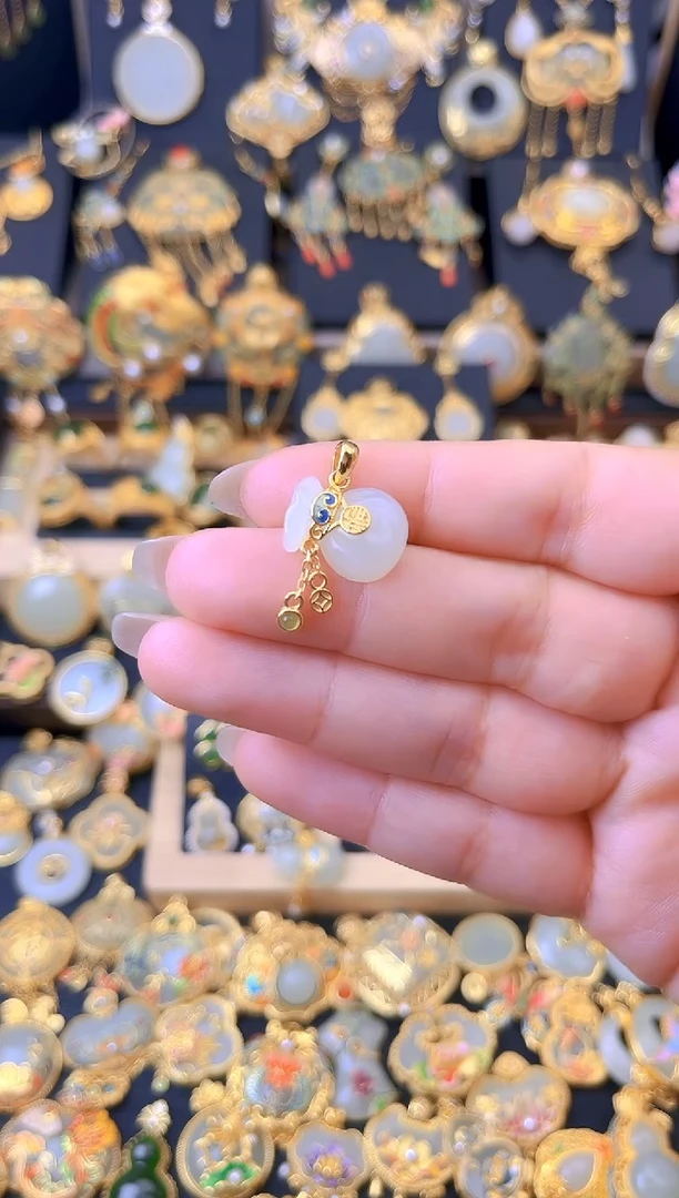 和田玉银S925镀金镶嵌颈饰福字小钱袋吊坠