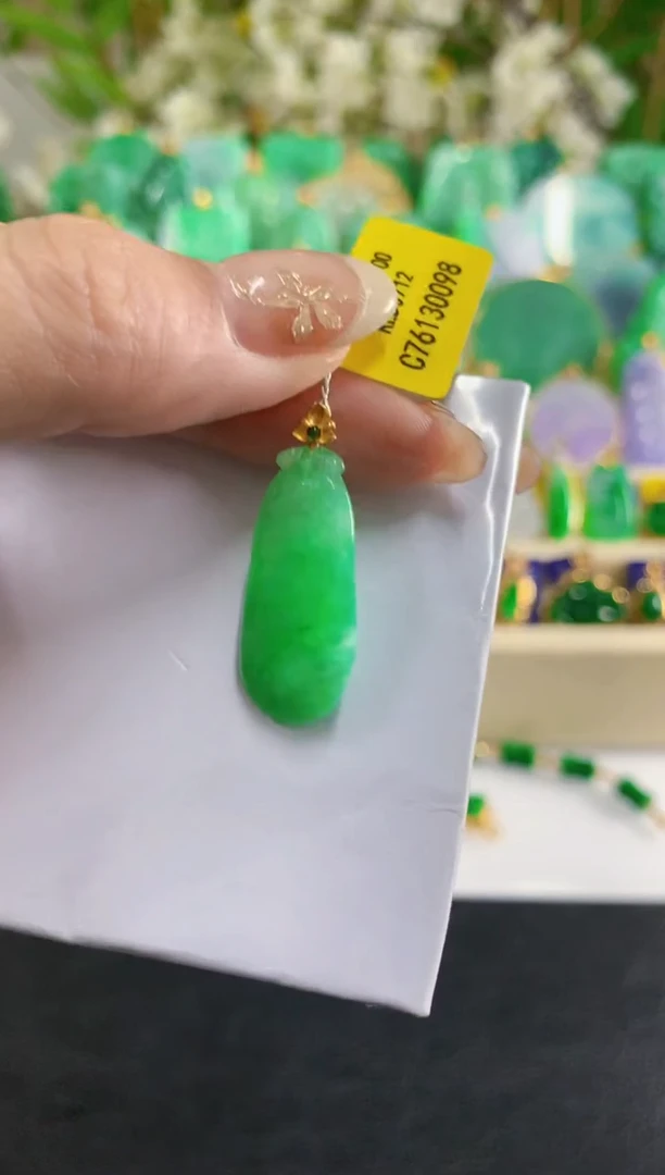 吊坠(不含链)18K金镶嵌翡翠挂件