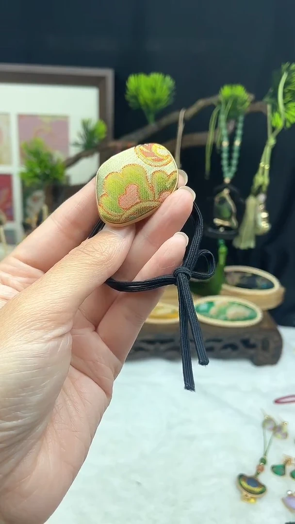 铁合金皮质非遗宋锦 匠心闪购