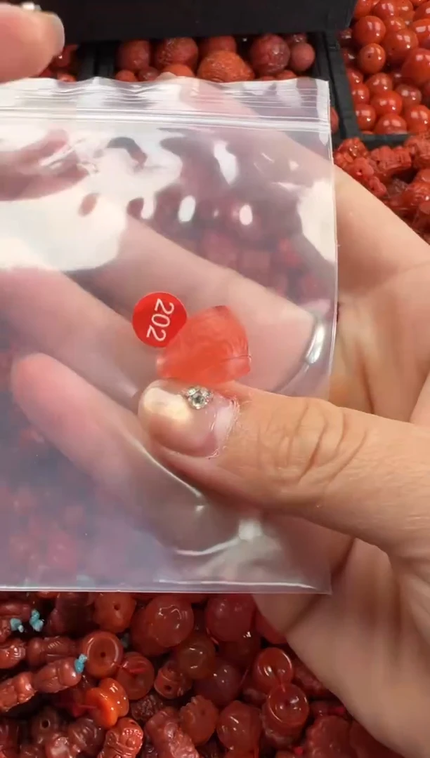 南红玛瑙未镶嵌颈饰1