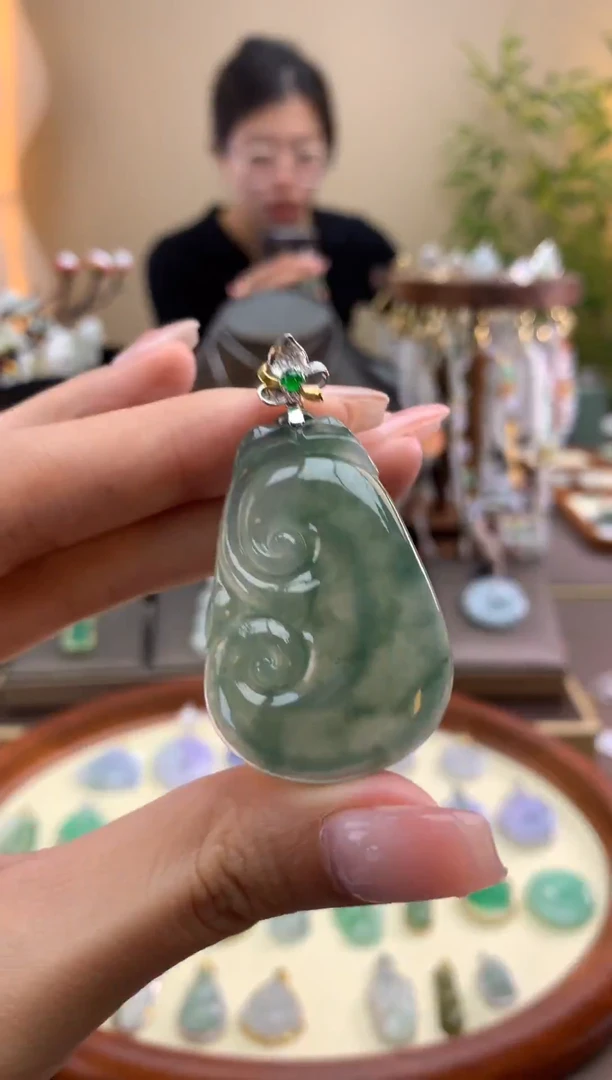 【闪购商品】翡翠颈饰18K金镶嵌观音