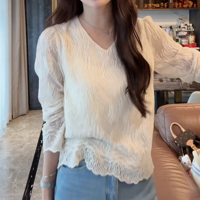 玲珑~2025春季新款设计感高定蕾丝打底上衣LK2501852