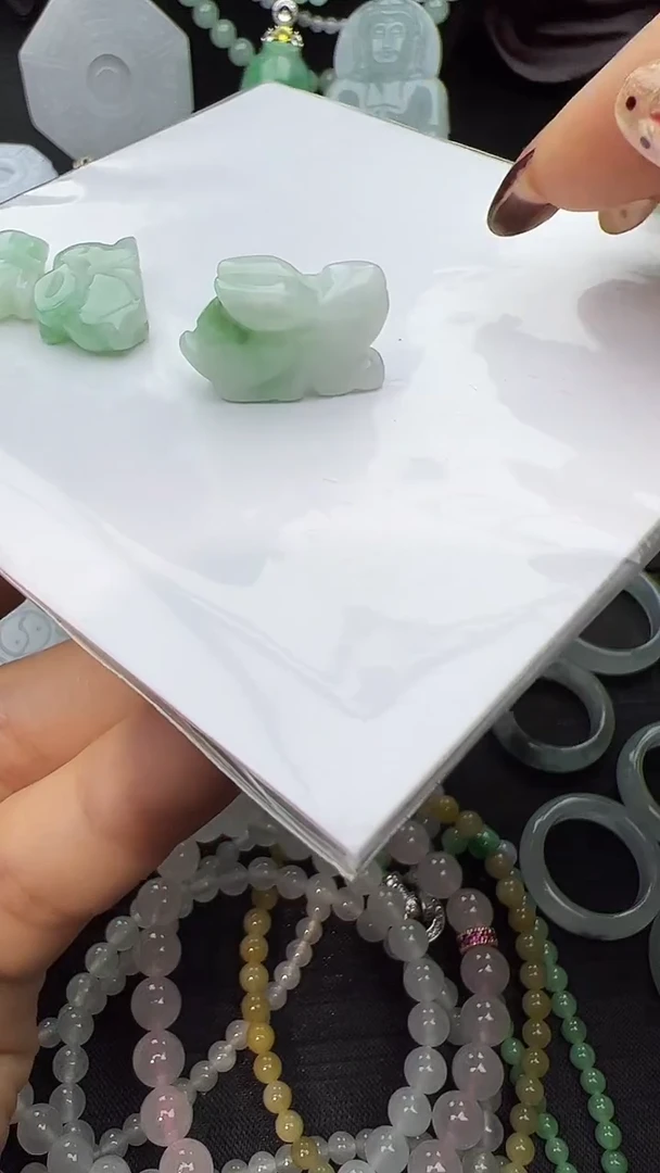 颈饰未镶嵌翡翠生肖兔多样性发其一