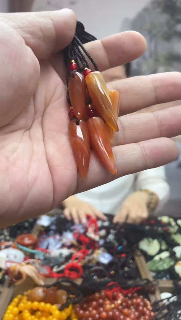 未镶嵌岫玉吊坠`