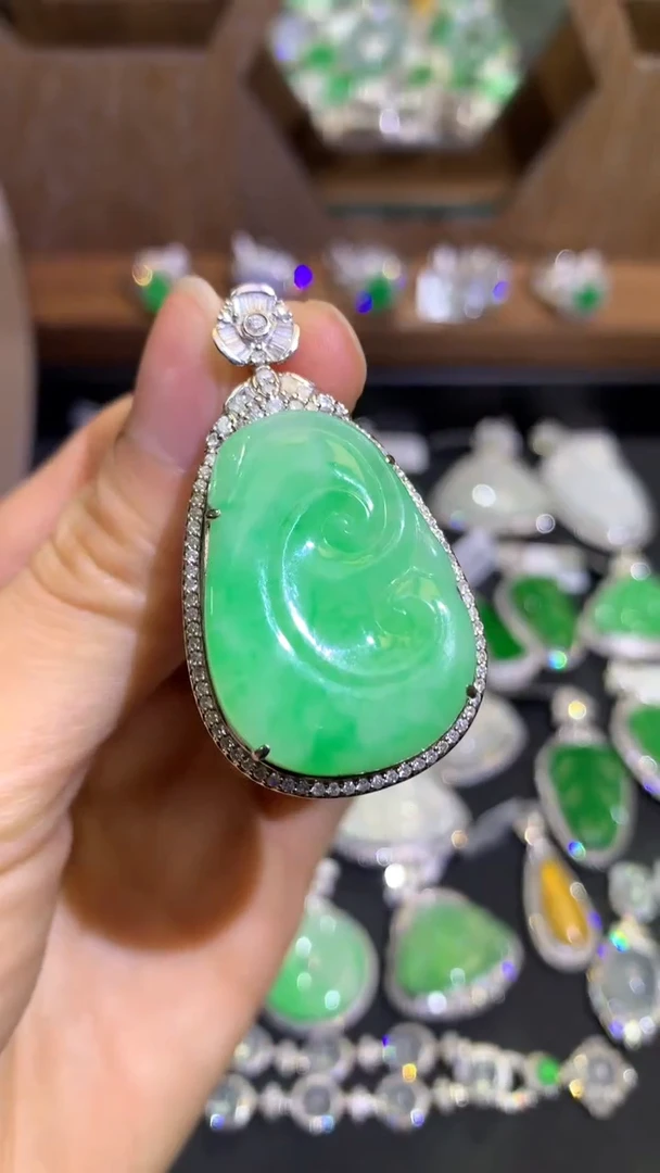 【闪购商品】翡翠吊坠(不含链)18K金镶嵌吊坠