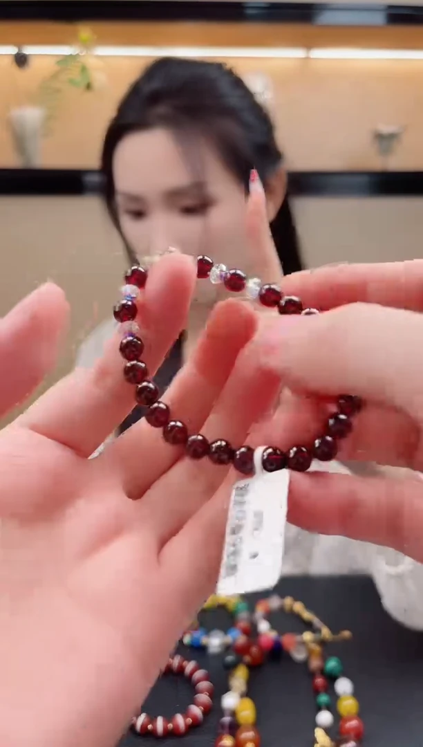 未镶嵌手链水晶默认微瑕，介意勿拍！