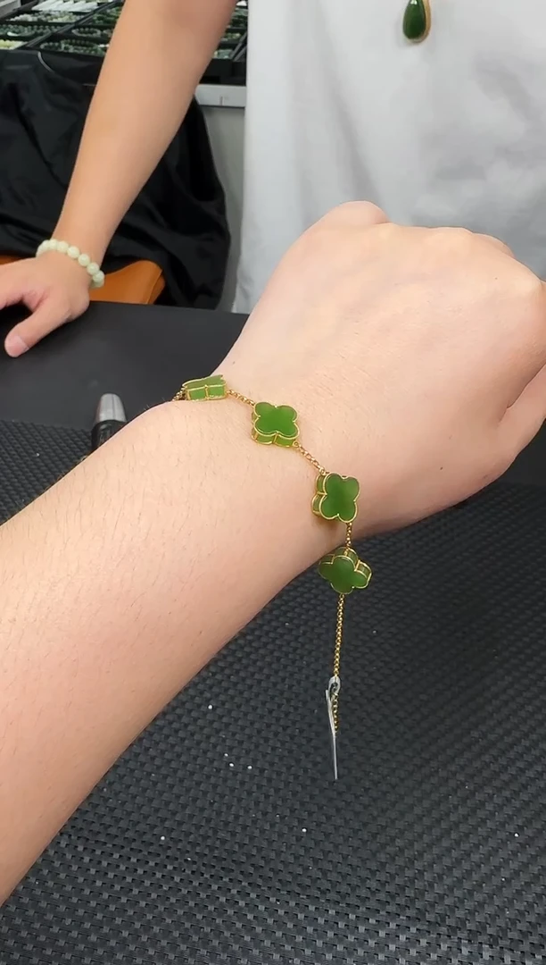 18K金镶嵌手链和田玉一条，多样性发一件