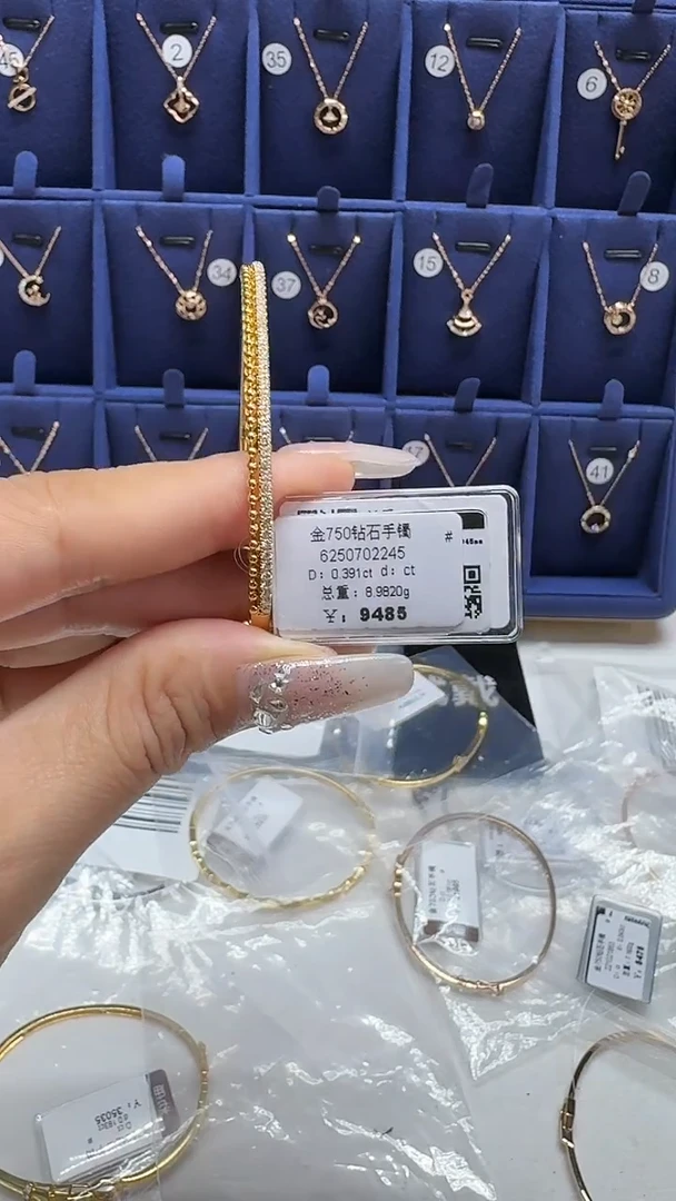 18K金镶嵌手镯钻石手镯