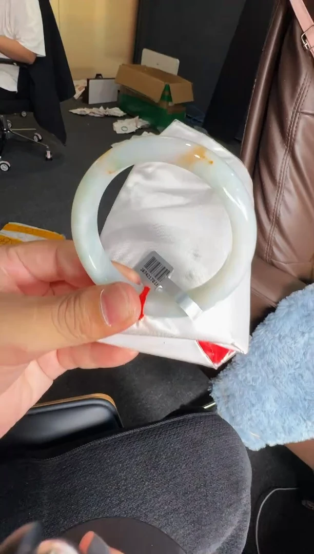 未镶嵌定制翡翠5066毛货不退不换  55-56圈