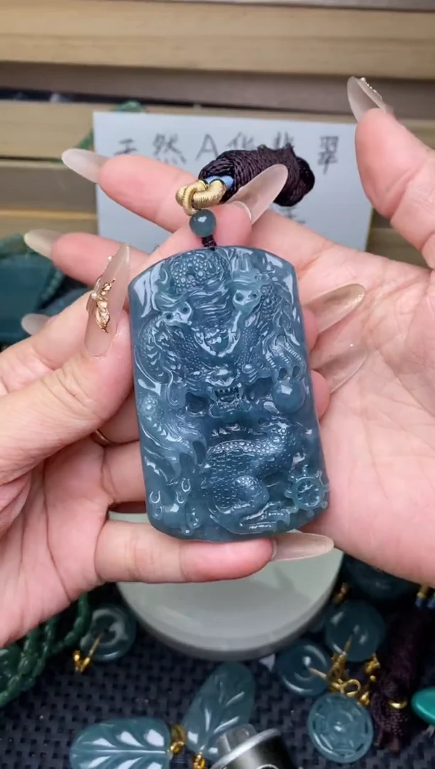 翡翠未镶嵌颈饰