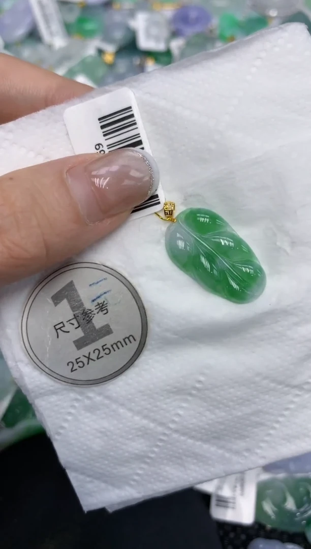 颈饰18K金镶嵌翡翠1111111