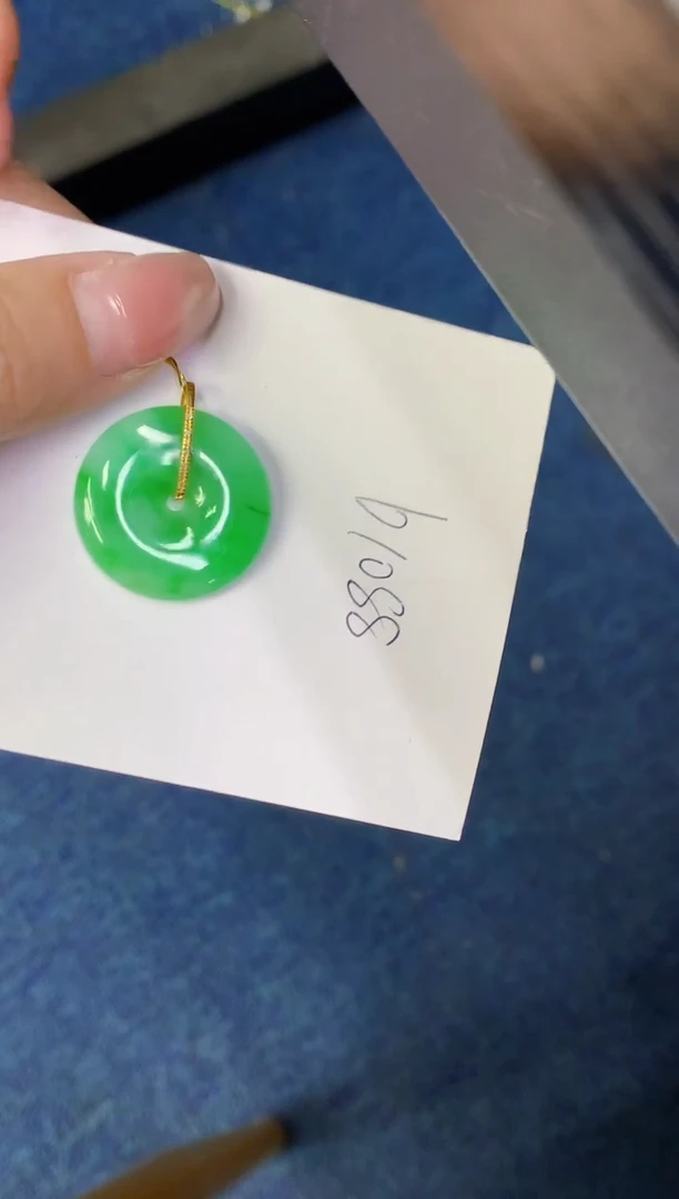 翡翠18K金镶嵌颈饰缅甸天然翡翠A货