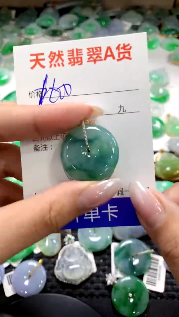 颈饰18K金镶嵌翡翠1111111111111111