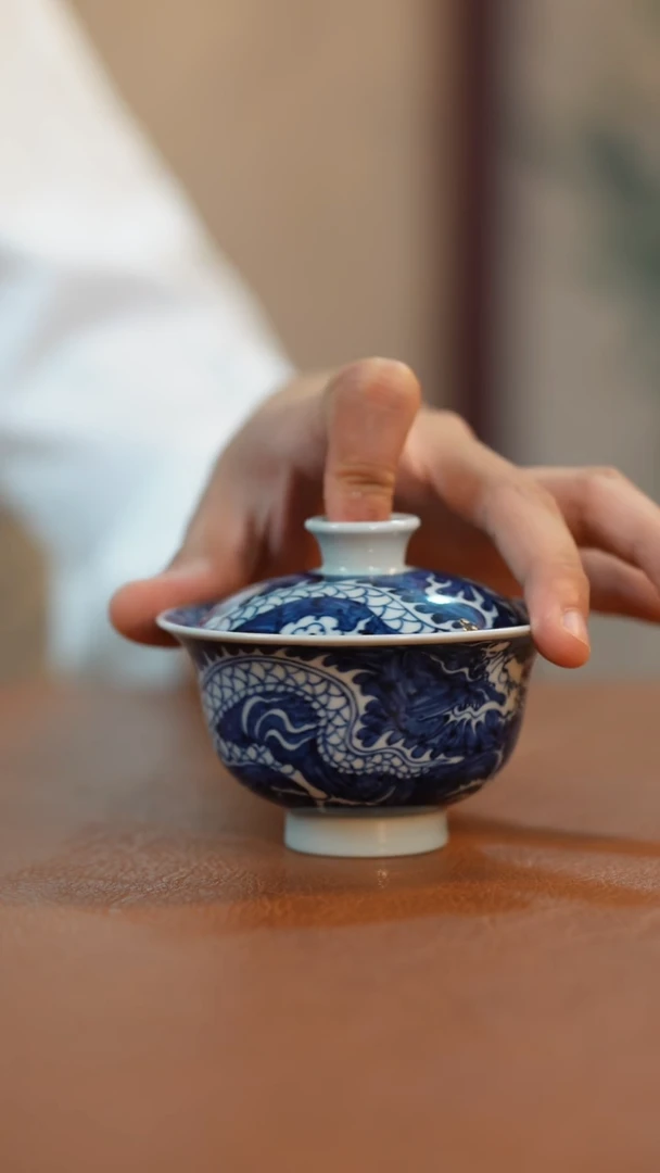 盖碗暗刻单龙盖碗