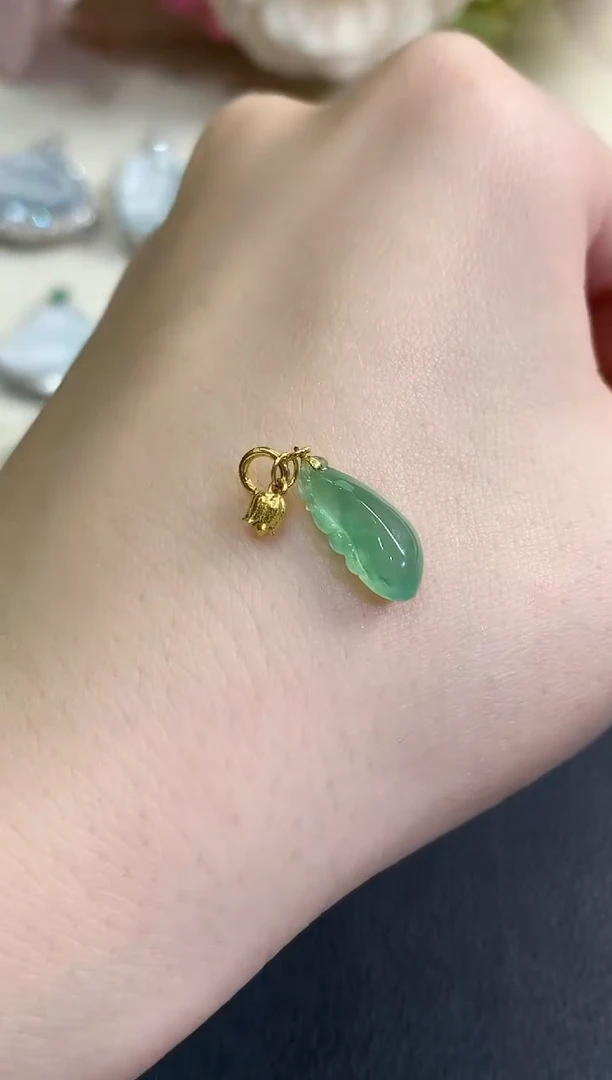 吊坠(不含链)18K金镶嵌翡翠秋日珠宝Q10