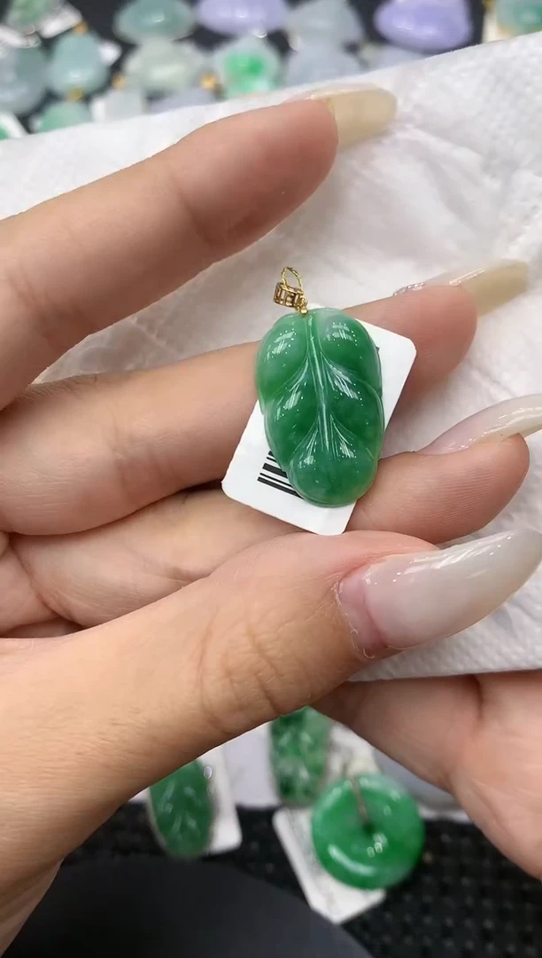颈饰18K金镶嵌翡翠11111111111
