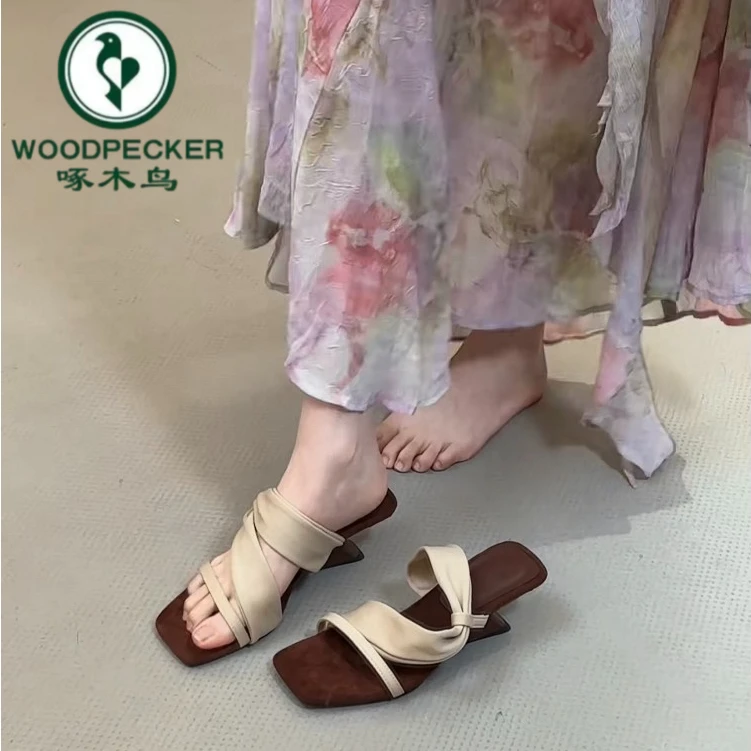 啄木鸟拼色复古方头绒面一字带坡跟拖鞋女夏季韩版露趾高跟凉鞋