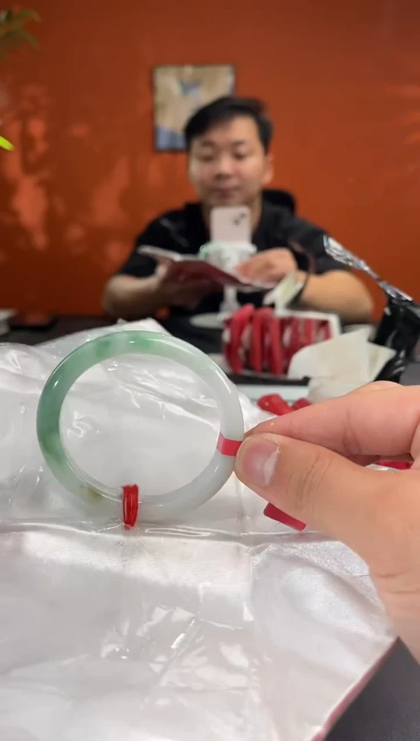 未镶嵌手镯（贵妃镯）翡翠52