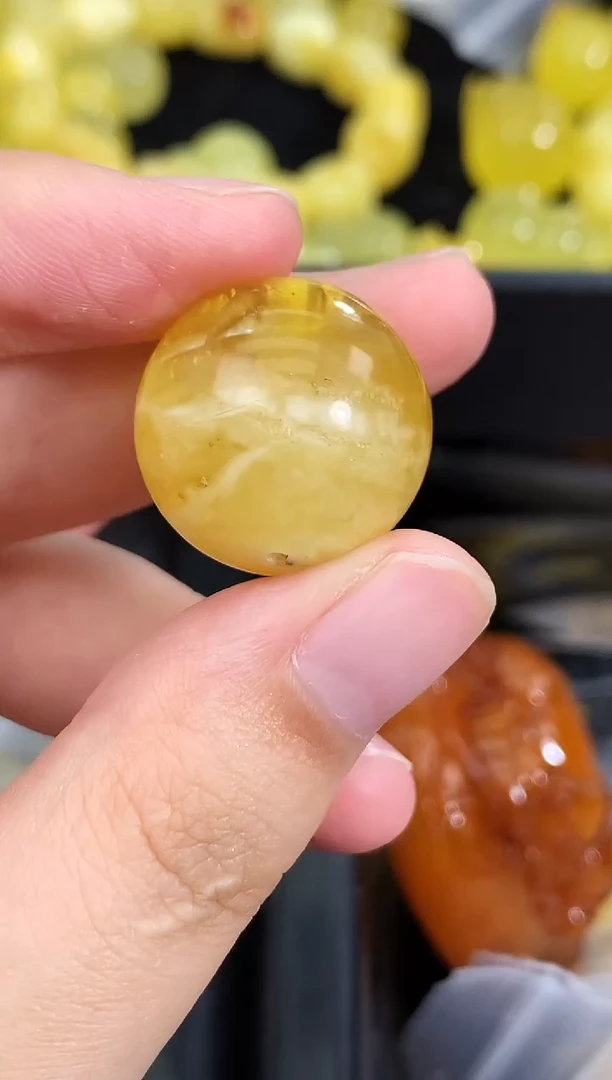 未镶嵌琥珀珠宝奇石160