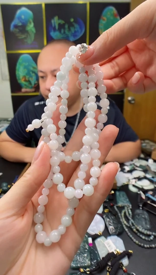 翡翠未镶嵌颈饰多样性发其一