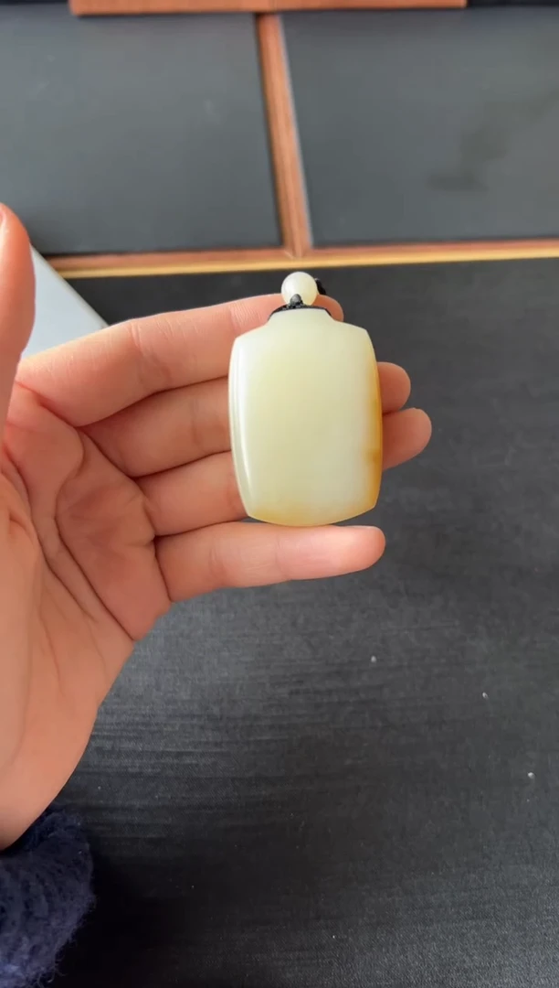 【闪购商品】和田玉吊坠(赠链)未镶嵌且末金山微色差