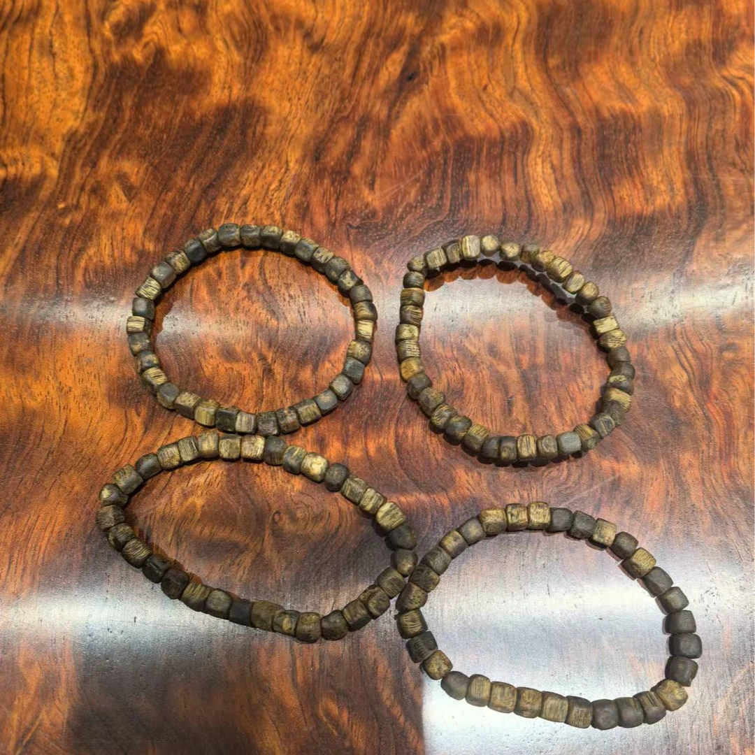 E676海南莺歌绿棋随形四方珠手串多样性发其一