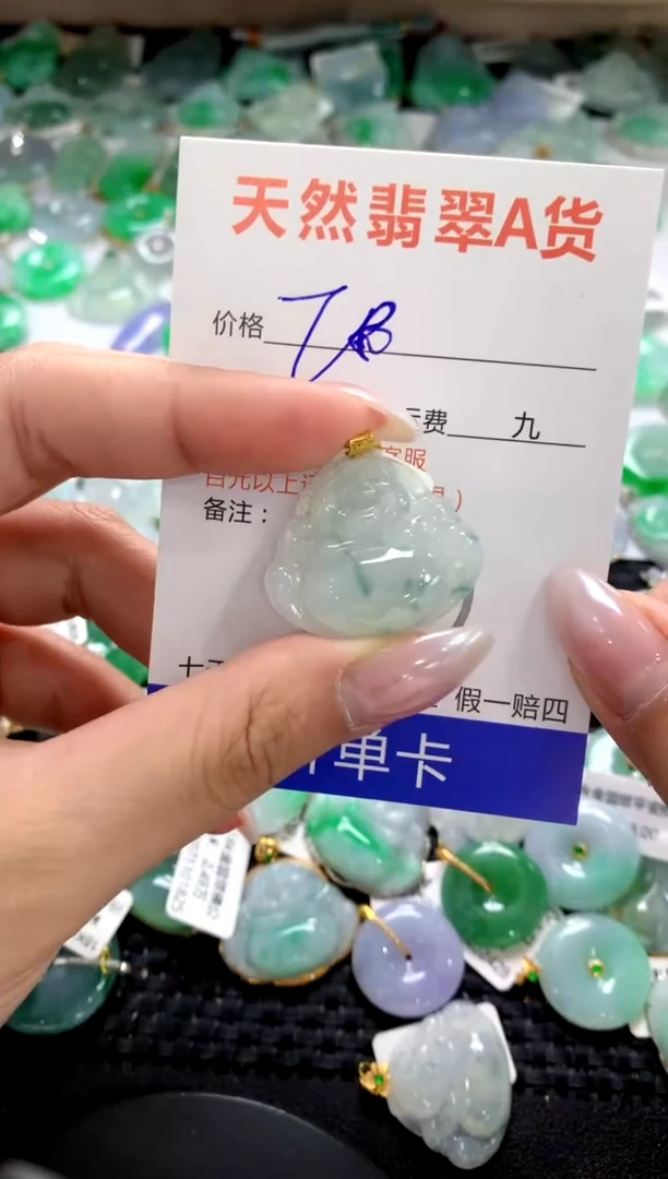 颈饰18K金镶嵌翡翠1111111111111111