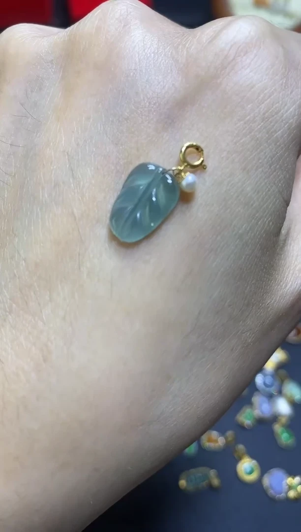 翡翠18K金镶嵌吊坠(不含链)1