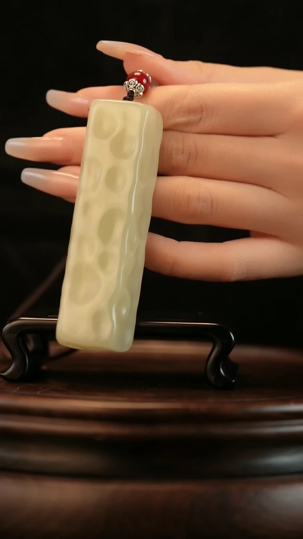 云南石竹叶青雕刻：小奶酪